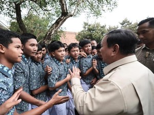 Prabowo Mau Tambah Pengadaan Smartboard, Targetkan Tahun Ini 3 Per Sekolah