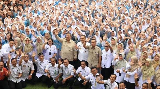Momen Prabowo Disambut Meriah Saat Kunjungan Kerja ke SMAN 1 Cilacap