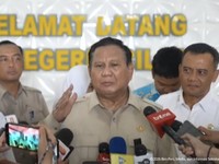 Presiden Prabowo Subianto saat menyampaikan konferensi pers usai meninjau fasilitas SMAN 1 Cilacap, Jawa Tengah, Rabu (29/4/2026). (Tangkapan Layar Youtube/Sekretariat Presiden)