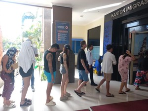 26 WNA Terduga Korban Penyekapan di Kuta Diserahkan ke Imigrasi