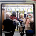 Sejumlah calon penumpang perempuan kembali memadati gerbong khusus wanita Kereta Rel Listrik (KRL) di peron 3-4 Stasiun Manggarai, Jakarta Selatan, Rabu (29/4/2026).(CNBC Indonesia/Muhammad Sabki)