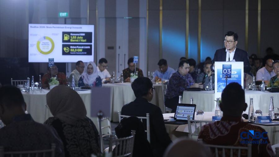 Staf Ahli Menteri ESDM Bidang Perencanaan Strategis Kementerian ESDM RI, Jisman P. Hutajulu menyampaikan pemaparan dalam acara EV Transition in Mining Industry Outlook 2026 di Jakarta, Rabu (29/4/2026). (CNBC Indonesia/Tri Susilo)