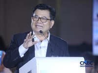 Staf Ahli Menteri ESDM Bidang Perencanaan Strategis Kementerian ESDM RI, Jisman P. Hutajulu menyampaikan pemaparan dalam EV Transition in Mining Industry Outlook 2026