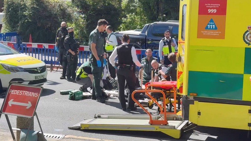 Suasana lokasi pasca insiden penusukan di daerah Golders Green, London. Inggris, Rabu (28/4/2026) (James Marlow/via REUTERS)