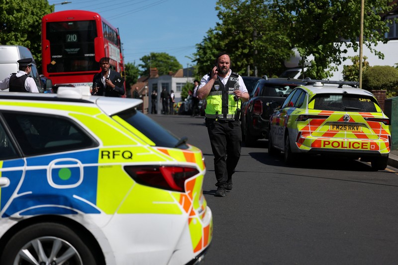 Suasana lokasi pasca insiden penusukan di daerah Golders Green, London. Inggris, Rabu (28/4/2026) (James Marlow/via REUTERS)
