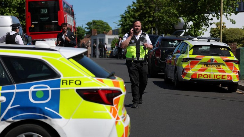Suasana lokasi pasca insiden penusukan di daerah Golders Green, London. Inggris, Rabu (28/4/2026). (REUTERS/Hannah McKay)