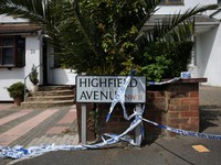 Suasana lokasi pasca insiden penusukan di daerah Golders Green, London. Inggris, Rabu (28/4/2026). (REUTERS/Hannah McKay)