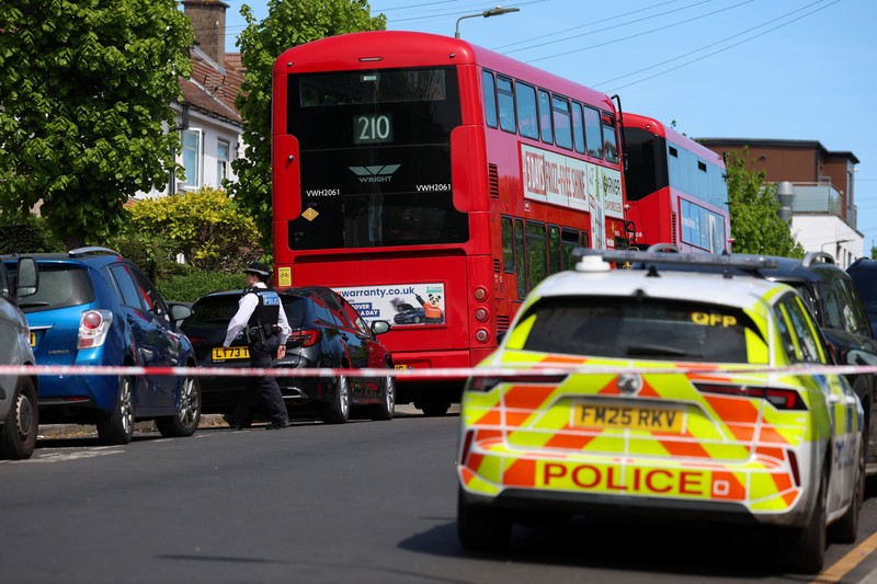 Suasana lokasi pasca insiden penusukan di daerah Golders Green, London. Inggris, Rabu (28/4/2026) (James Marlow/via REUTERS)