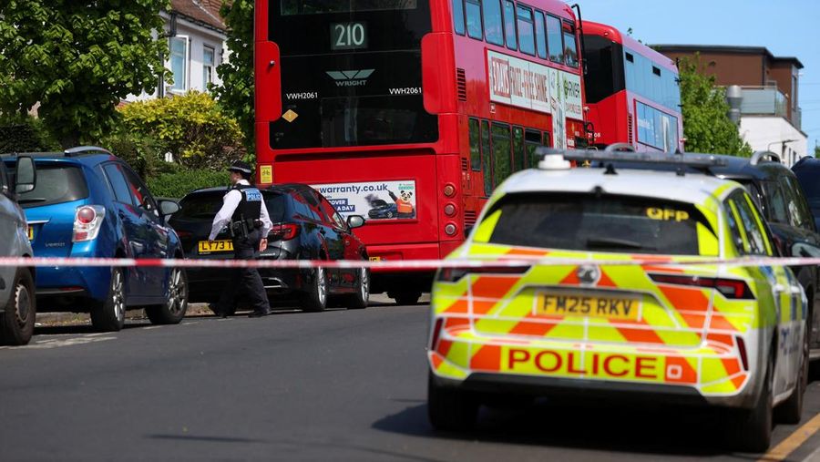 Suasana lokasi pasca insiden penusukan di daerah Golders Green, London. Inggris, Rabu (28/4/2026). (REUTERS/Hannah McKay)