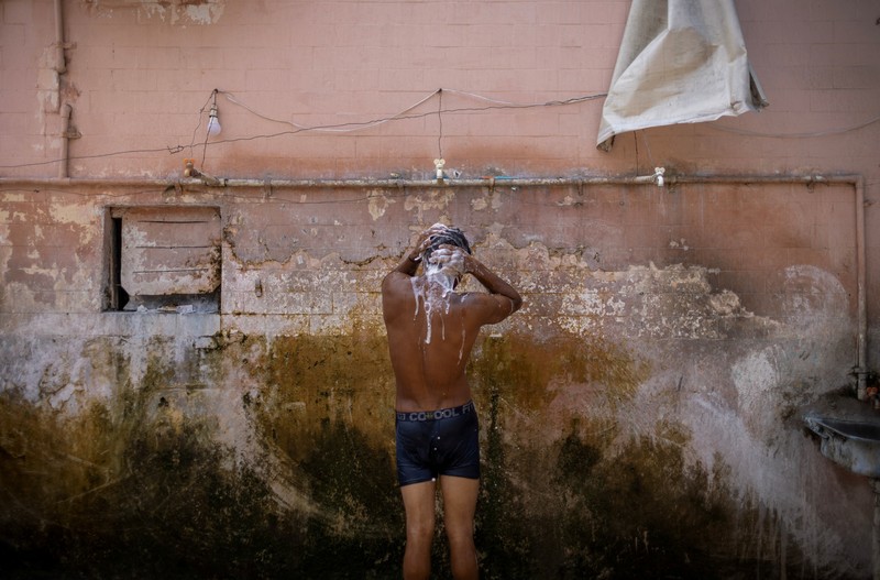 Suasana saat gelombang panas melanda New Delhi, India, Rabu (29/4/2026). (REUTERS/Adnan Abidi)
