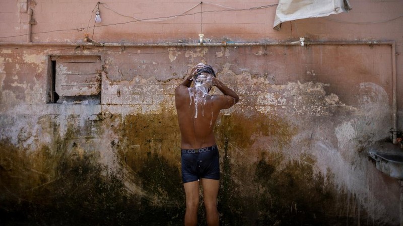 Suasana saat gelombang panas melanda New Delhi, India, Rabu (29/4/2026). (REUTERS/Adnan Abidi)