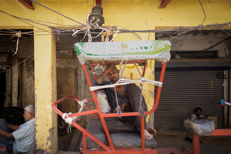 Suasana saat gelombang panas melanda New Delhi, India, Rabu (29/4/2026). (REUTERS/Adnan Abidi)