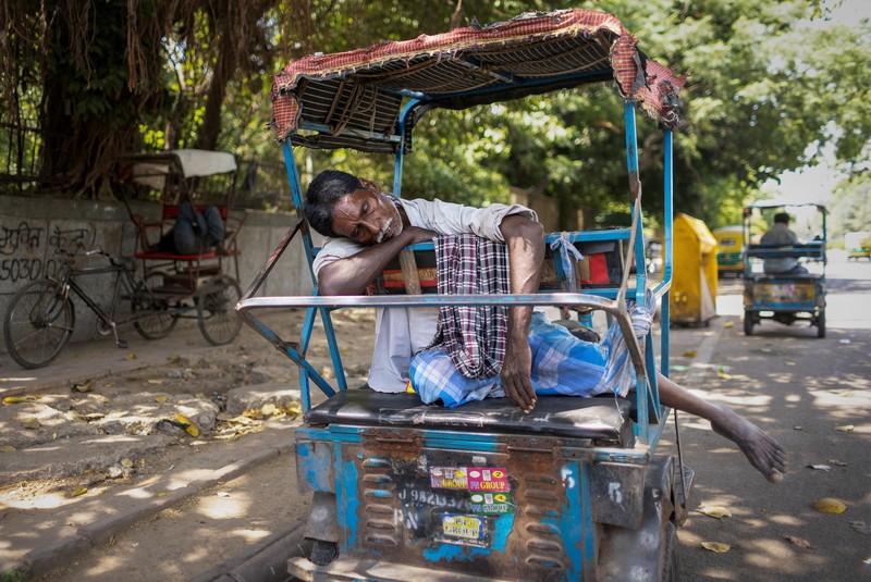 Suasana saat gelombang panas melanda New Delhi, India, Rabu (29/4/2026). (REUTERS/Adnan Abidi)