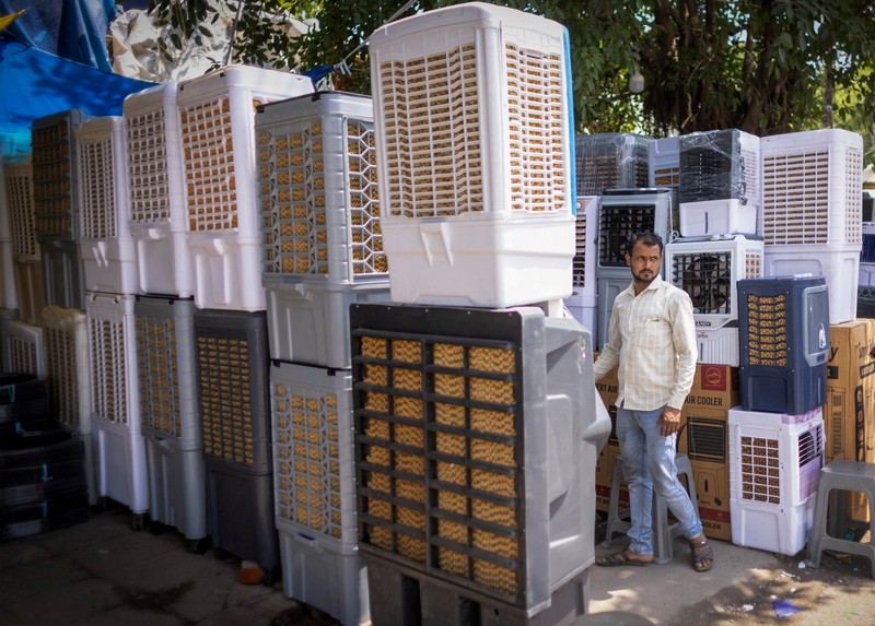 Suasana saat gelombang panas melanda New Delhi, India, Rabu (29/4/2026). (REUTERS/Adnan Abidi)