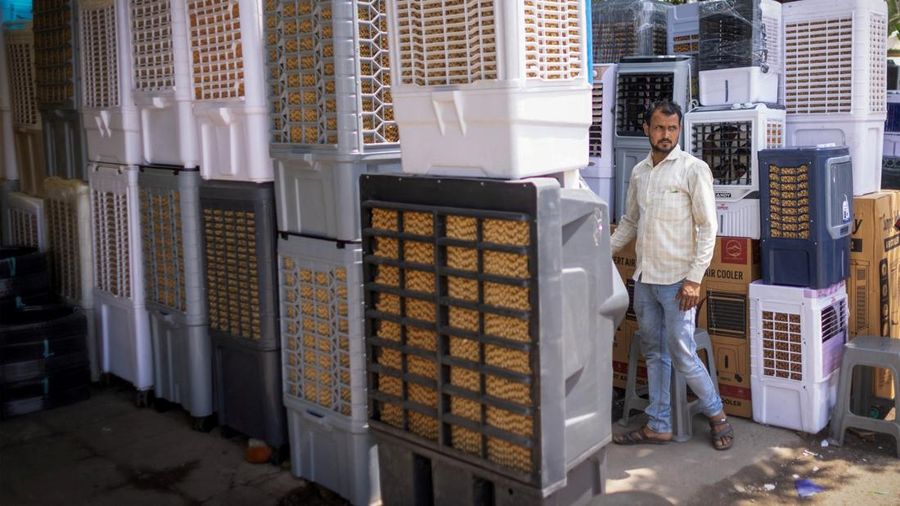 Suasana saat gelombang panas melanda New Delhi, India, Rabu (29/4/2026). (REUTERS/Adnan Abidi)