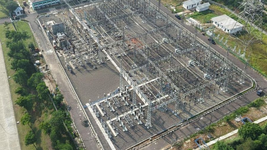 Tampak udara Gardu Induk 150 kilovolt (kV) Margakarya yang terletak di Karawang International Industrial City (KIIC), Jawa Barat. Proyek yang merupakan hasil kolaborasi PLN Unit Induk Pembangunan Jawa Bagian Tengah (UIP JBT) dan PLN Pusat Manajemen P