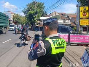 Ratusan Pelanggar Terjaring Tilang Handheld Polres Pasuruan