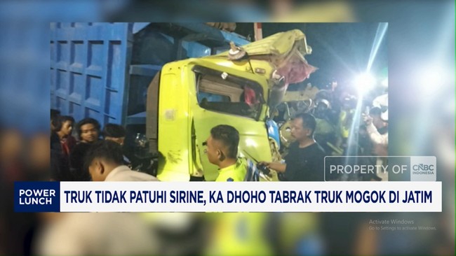 Video: Truk Tidak Patuhi Sirine, KA Dhoho Tabrak Truk Mogok di Jatim