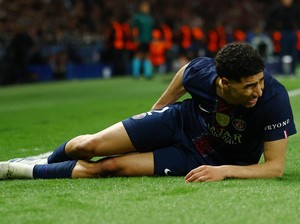 Cedera, Hakimi Lewatkan Laga di Kandang Bayern