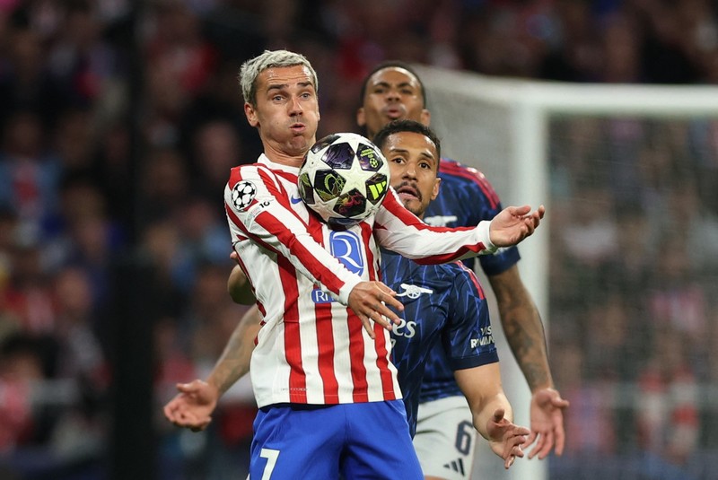 Declan Rice dari Arsenal terlihat usai pertandingan melawan Atletico Madrid pada leg pertama semifinal Liga Champions UEFA di Riyadh Air Metropolitano, Rabu (29/4/2026). (REUTERS/Violeta Santos Moura)