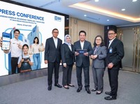 Direktur Utama BRI Hery Gunardi (tengah) berfoto bersama jajaran direksi usai menyampaikan paparan kinerja keuangan kuartal I-2026. (Dok. BRI)