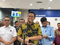 Dirjen Pajak Bimo Wijayanto saat melakukan sidak ke Kantor Pelayanan Pajak (KPP) Madya Gambir, Jakarta, Kamis (30/4/2026). (CNBC Indonesia/Zahwa Madjid)