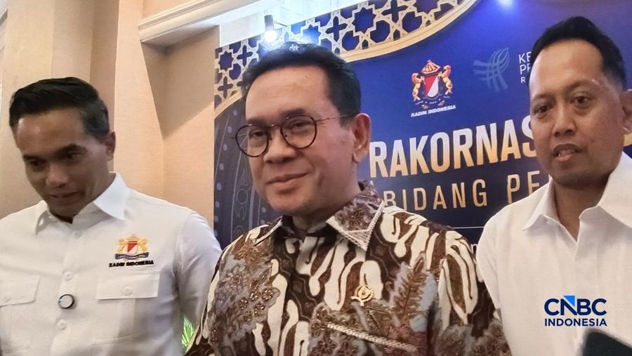 Menteri Perdagangan (Mendag) Budi Santoso dan Ketua Umum Kadin Indonesia Anindya Novyan Bakrie dalam acara Rakornas Kadin Indonesia di Jakarta, Kamis (30/4/2026). (CNBC Indonesia/Martyasari Rizky)