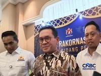 Menteri Perdagangan (Mendag) Budi Santoso dan Ketua Umum Kadin Indonesia Anindya Novyan Bakrie dalam acara Rakornas Kadin Indonesia di Jakarta, Kamis (30/4/2026). (CNBC Indonesia/Martyasari Rizky)