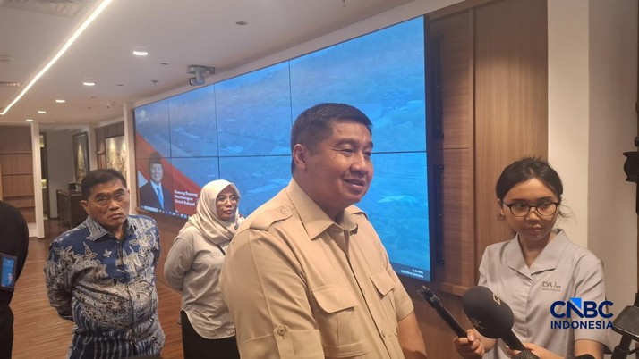 Menteri PKP Maruarar Sirait (Ara) saat ditemui wartawan di kantornya, Kamis (30/4/2026). (CNBC Indonesia/Chandra Dwi Pranata)