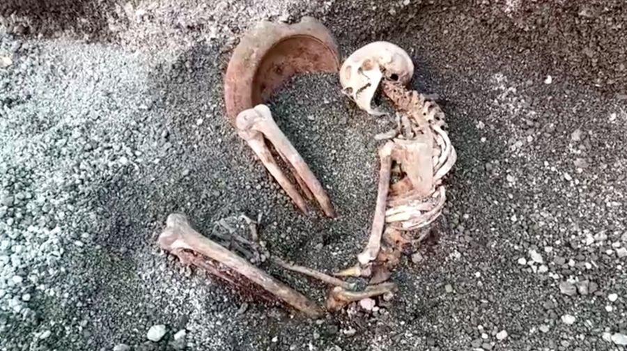 Para arkeolog di Pompeii, Italia, untuk pertama kalinya menggunakan kecerdasan buatan untuk merekonstruksi penampilan salah satu korban letusan gunung berapi yang menghancurkan kota Romawi kuno hampir 2.000 tahun yang lalu. (Tangkapan Layar Video/REU