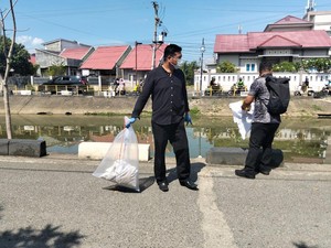 Pasukan Oranye Temukan Janin 6 Bulan saat Bersihkan Sungai di Banda Aceh
