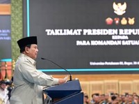 Presiden Prabowo Subianto memberikan taklimat kepada para Komandan Satuan TNI Tahun 2026 dalam sebuah acara yang digelar di Universitas Pertahanan, Kabupaten Bogor, Jawa Barat, pada Kamis, 30 April 2026. (Dok. Sekretariat Kabinet)