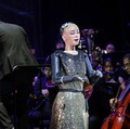 Robot humanoid Sophia tampil selama latihan bersama Orkestra Simfoni Universitas Baptis Hong Kong (HKBU) menjelang Konser Gala Tahunan 2026, di Hong Kong, Tiongkok, 29 April 2026. (REUTERS/Tyrone Siu)