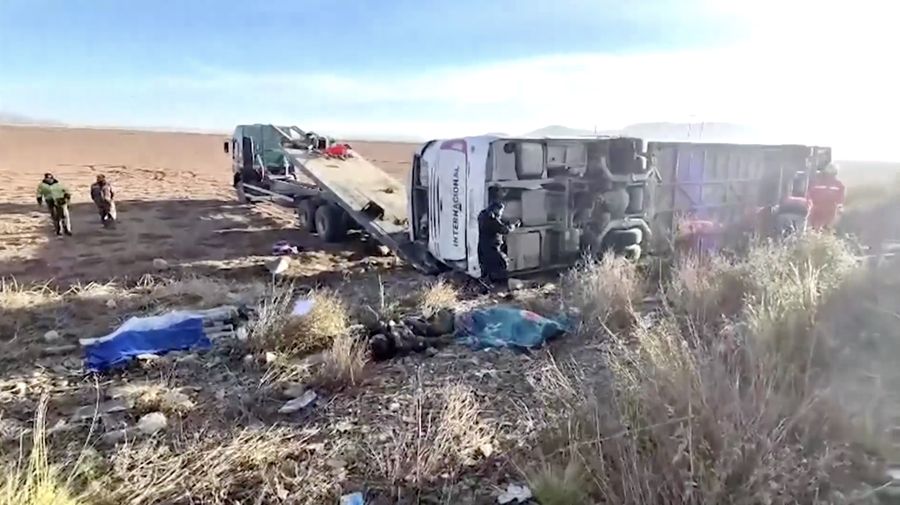Sedikitnya sembilan orang tewas dan 22 lainnya luka-luka dalam kecelakaan bus di jalur internasional yang menghubungkan Chili dan kota Oruro, Bolivia, Rabu (29/4/2026).