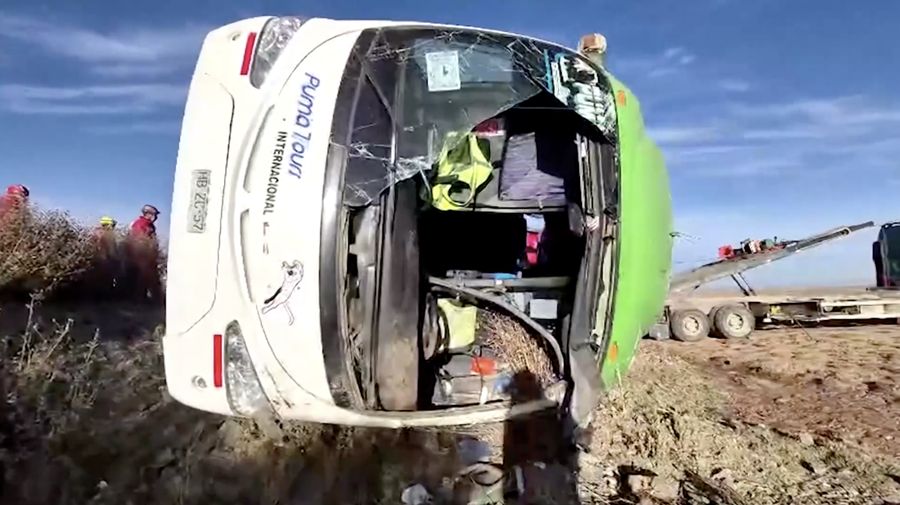Sedikitnya sembilan orang tewas dan 22 lainnya luka-luka dalam kecelakaan bus di jalur internasional yang menghubungkan Chili dan kota Oruro, Bolivia, Rabu (29/4/2026).