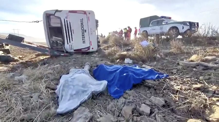 Sedikitnya sembilan orang tewas dan 22 lainnya luka-luka dalam kecelakaan bus di jalur internasional yang menghubungkan Chili dan kota Oruro, Bolivia, Rabu (29/4/2026).