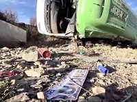 Sedikitnya sembilan orang tewas dan 22 lainnya luka-luka dalam kecelakaan bus di jalur internasional yang menghubungkan Chili dan kota Oruro, Bolivia, Rabu (29/4/2026). (Tangkapan Layar Video Reuters/RED BOLIVISION)