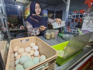 Warung STMJ ITB di Nganjuk Ini Jadi Favorit Pemburu Stamina Malam