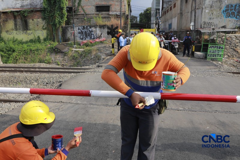 Suasana perlintasan sebidang di Jalan Ampera, Bekasi, Jawa Barat, Kamis (30/4/2026). (CNBC Indonesia/Muhammad Sabki)