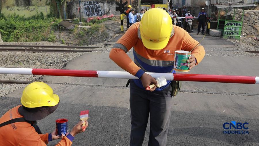 Suasana perlintasan sebidang di Jalan Ampera, Bekasi, Jawa Barat, Kamis (30/4/2026). (CNBC Indonesia/Muhammad Sabki)