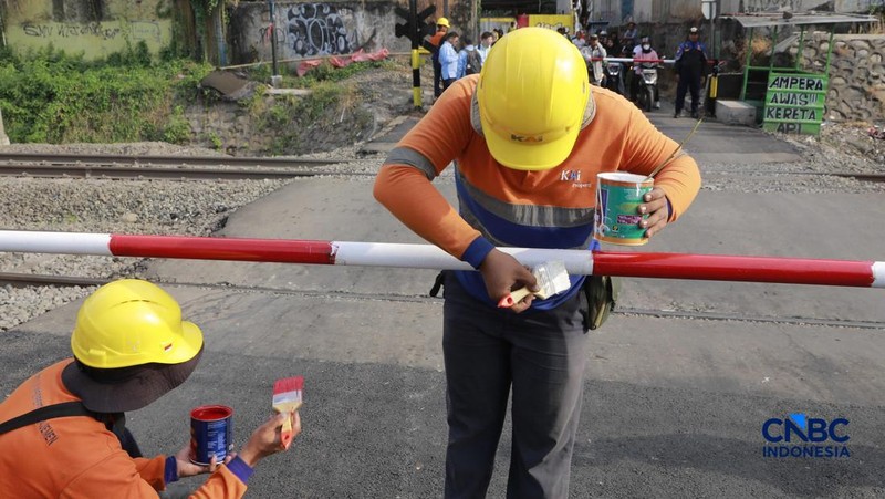 Suasana perlintasan sebidang di Jalan Ampera, Bekasi, Jawa Barat, Kamis (30/4/2026). (CNBC Indonesia/Muhammad Sabki)
