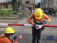 Suasana perlintasan sebidang di Jalan Ampera, Bekasi, Jawa Barat, Kamis (30/4/2026). (CNBC Indonesia/Muhammad Sabki)