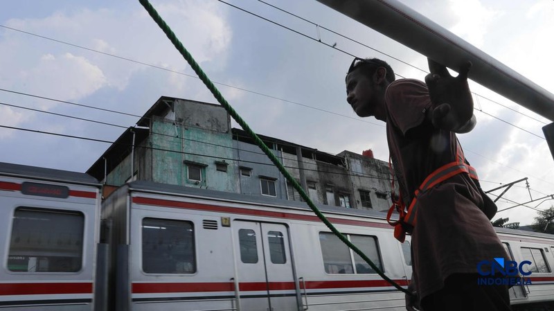 Suasana perlintasan sebidang di Jalan Ampera, Bekasi, Jawa Barat, Kamis (30/4/2026). (CNBC Indonesia/Muhammad Sabki)