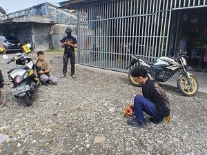 Detik-detik 2 OTK Boncengan Motor Tembak Pedagang di Yahukimo