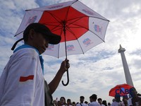 Massa buruh memadati kawasan Monumen Nasional (Monas) dalam peringatan Hari Buruh Internasional (Mayday) di Jakarta, Jumat (1/5/2026). (CNBC Indonesia/Muhammad Sabki)