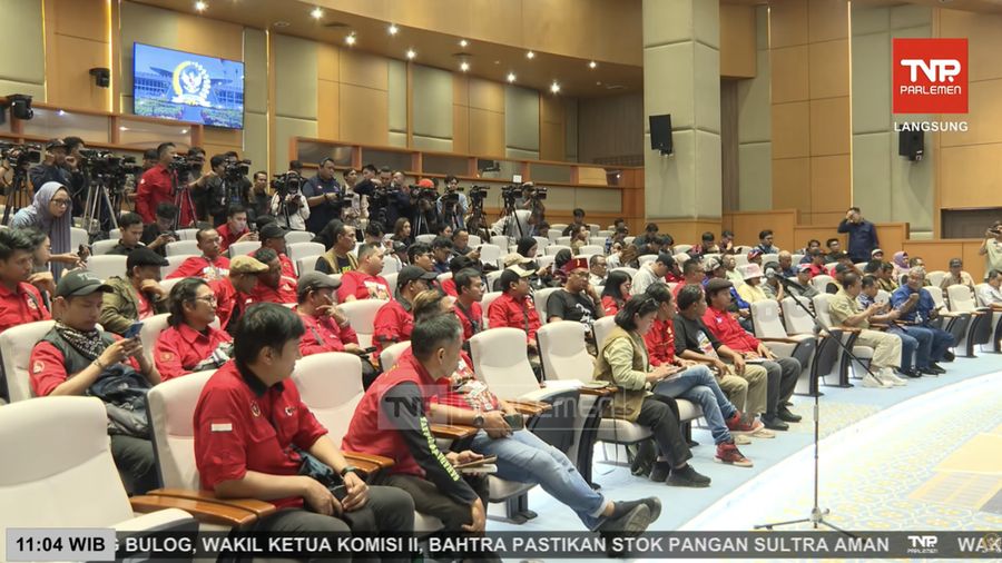 Pimpinan DPR RI Terima Audiensi Peserta Unjuk Rasa Hari Buruh di Komplek Parlemen, Jakarta, Jumat (1/5/2026).