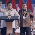 Foto: Presiden Prabowo Subianto menghadiri puncak peringatan Hari Buruh Internasional di Monas, Jakarta Pusat, Jumat (1/5/2026). (Tangkapan Layar YouTube Sekretariat Presiden)