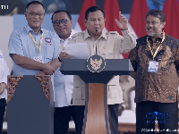Foto: Presiden Prabowo Subianto menyampaikan sambutan dalam puncak peringatan Hari Buruh Internasional di Monumen Nasional (Monas), Jakarta, Jumat (1/5/2026). (Tangkapan Layar Youtube/Sekretariat Presiden)