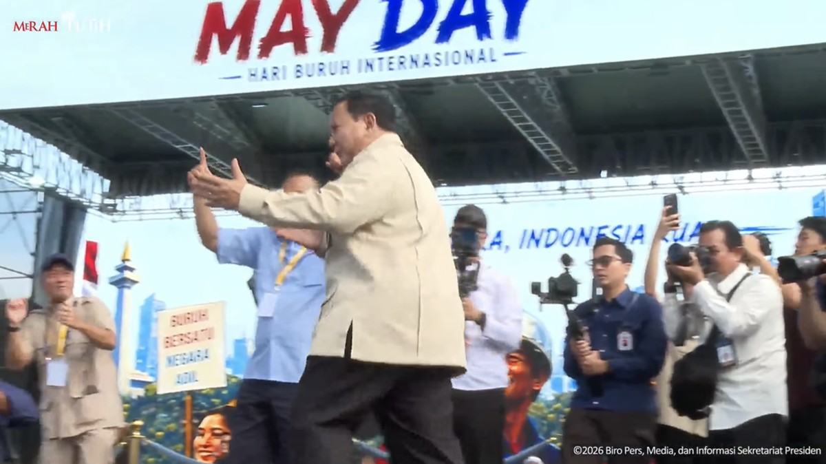 Potret Momen Prabowo Joget hingga Lepas Baju di May Day Fiesta 2026