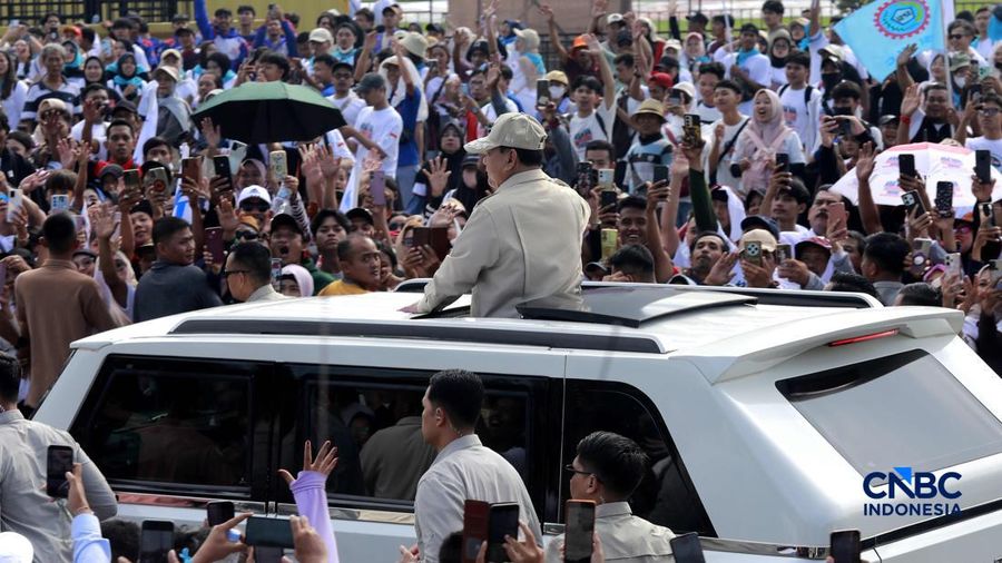 Presiden Prabowo Subianto tiba jelang peringatan Hari Buruh Internasional di kawasan Monumen Nasional, Jakarta, Jumat (1/5/2026).